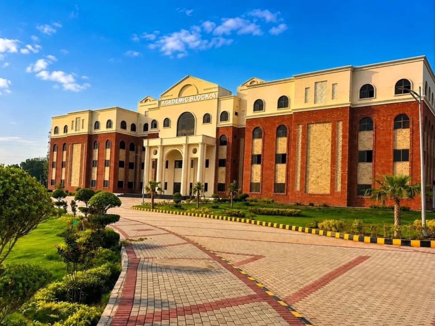 Bachelor of Laws (LLB) — 4 Years — Campus